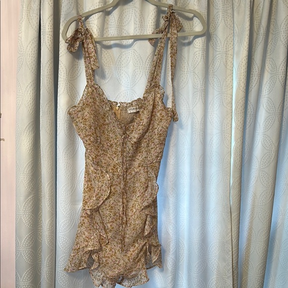 Storia Beige Floral Romper - Picture 1 of 4